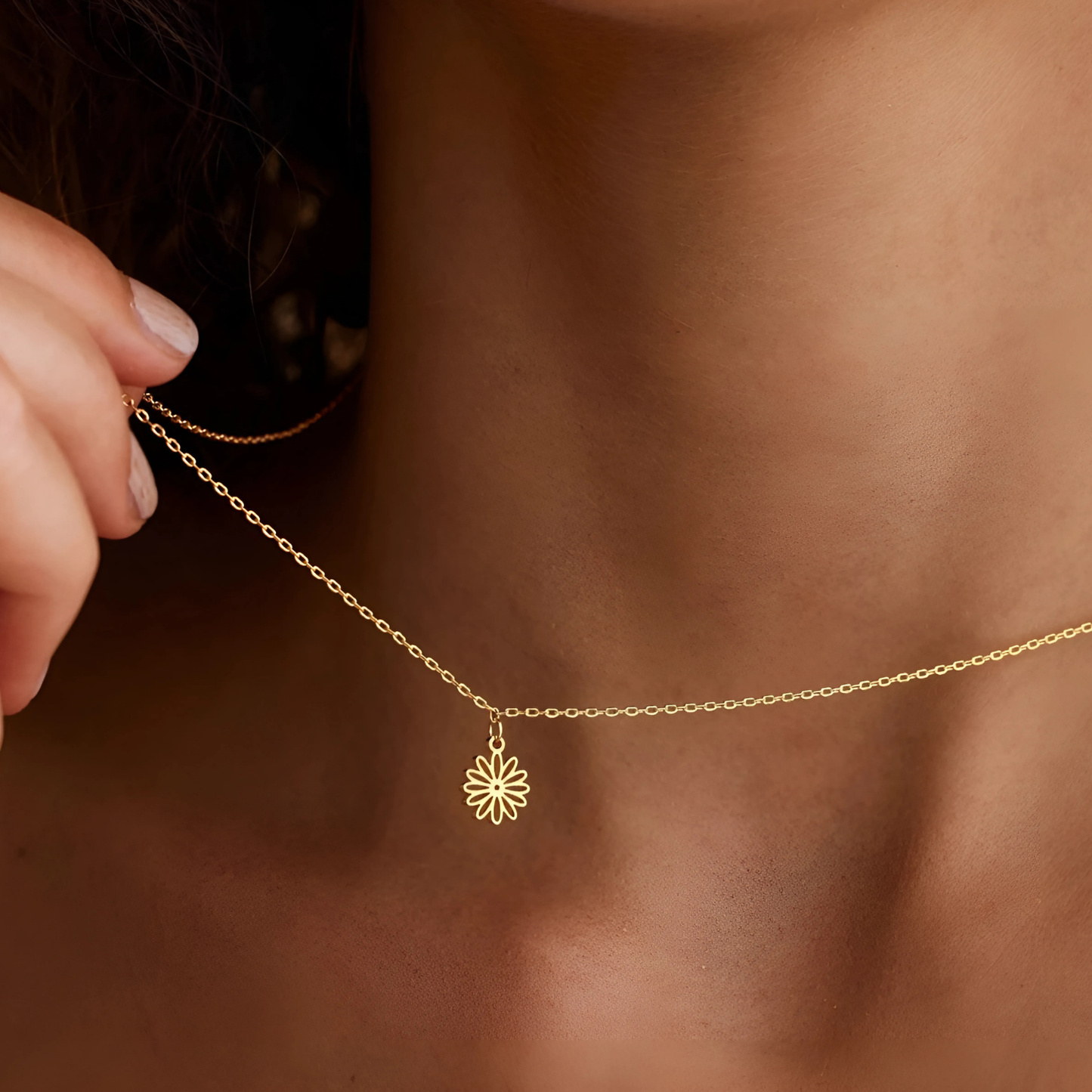 925 Sterling Silver Daisy Flower Symbol Elegant Necklace