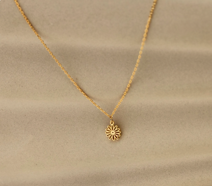 925 Sterling Silver Daisy Flower Symbol Elegant Necklace