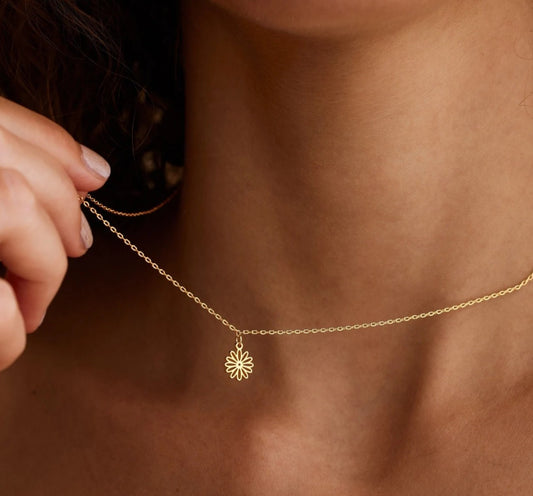 925 Sterling Silver Daisy Flower Symbol Elegant Necklace